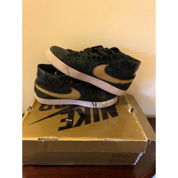 Nike Blazer with Stars Size 9.5